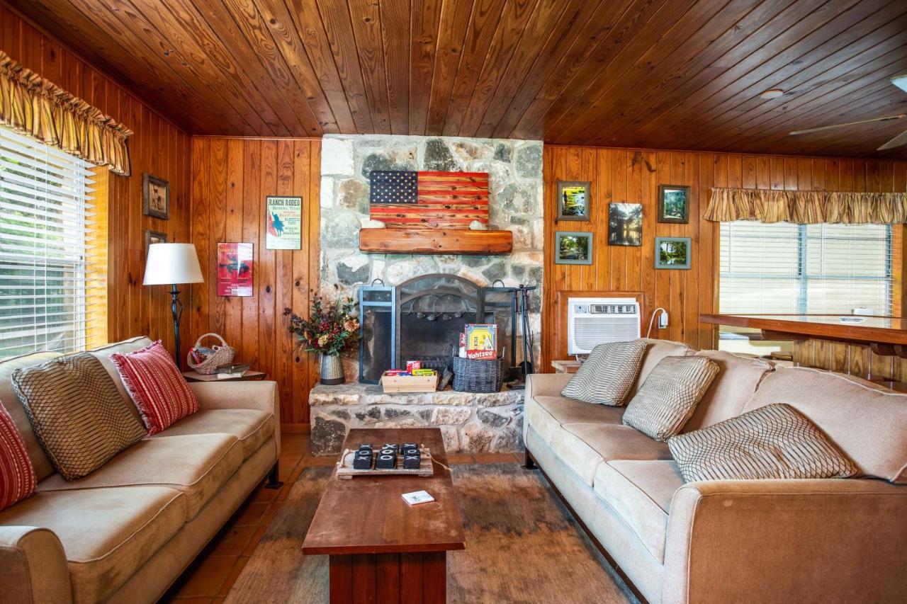 River Ridge Bandera Cabin ภายนอก รูปภาพ